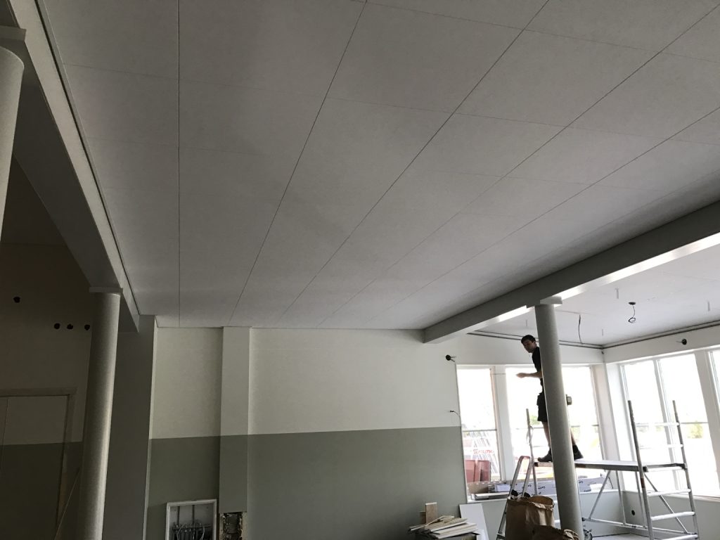 Ecophon kant DS – dolt montage Montage av Ecophon kant DS med dolt bärverk